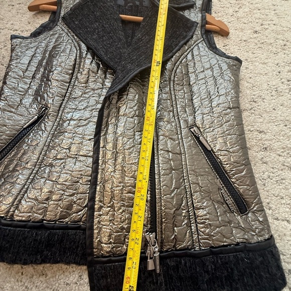 Airfield M EUC chrome moto Quilted in Silver and Black - Picture 10 of 14